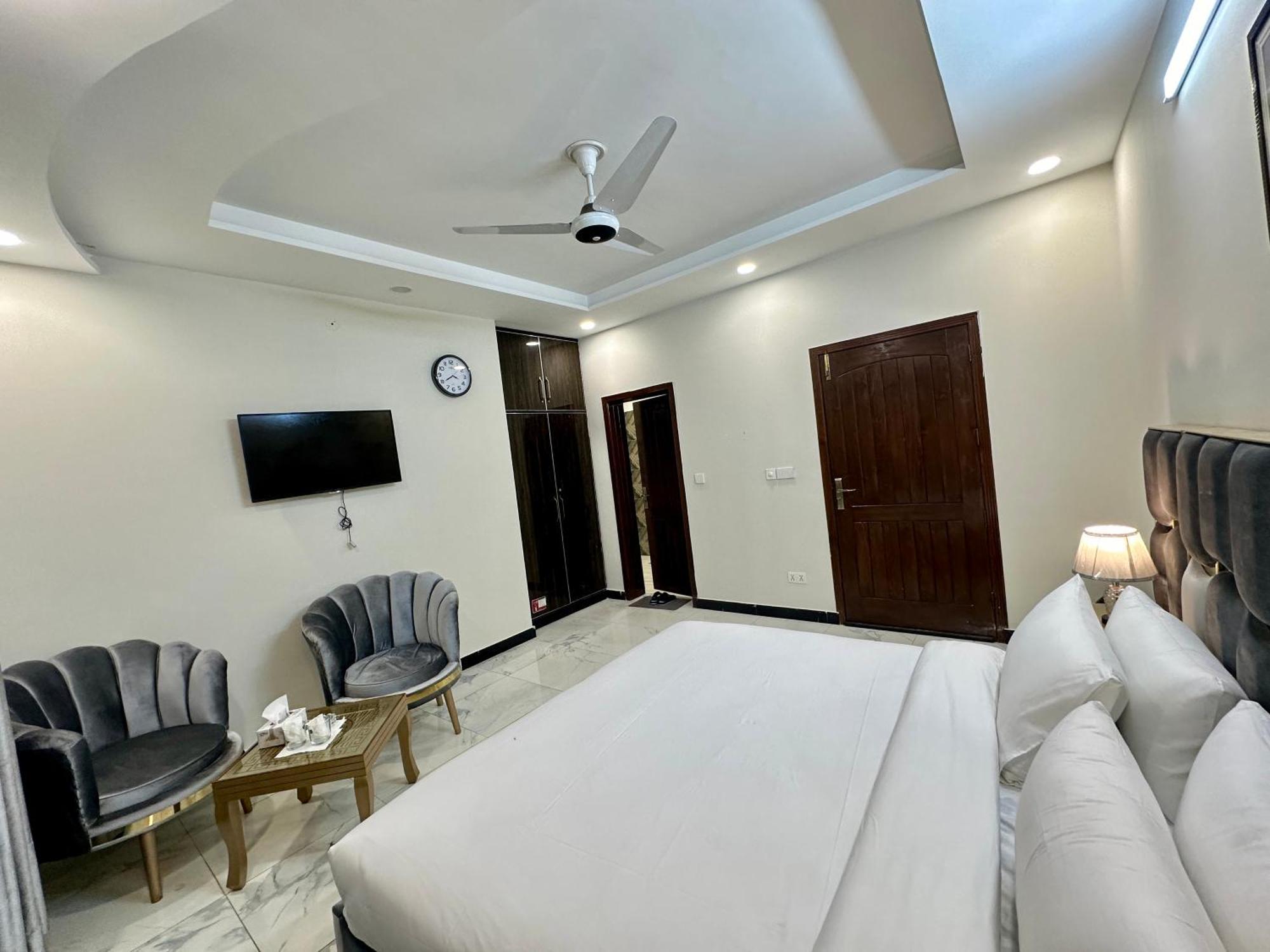 Dream Executive Guest House Исламабад Экстерьер фото