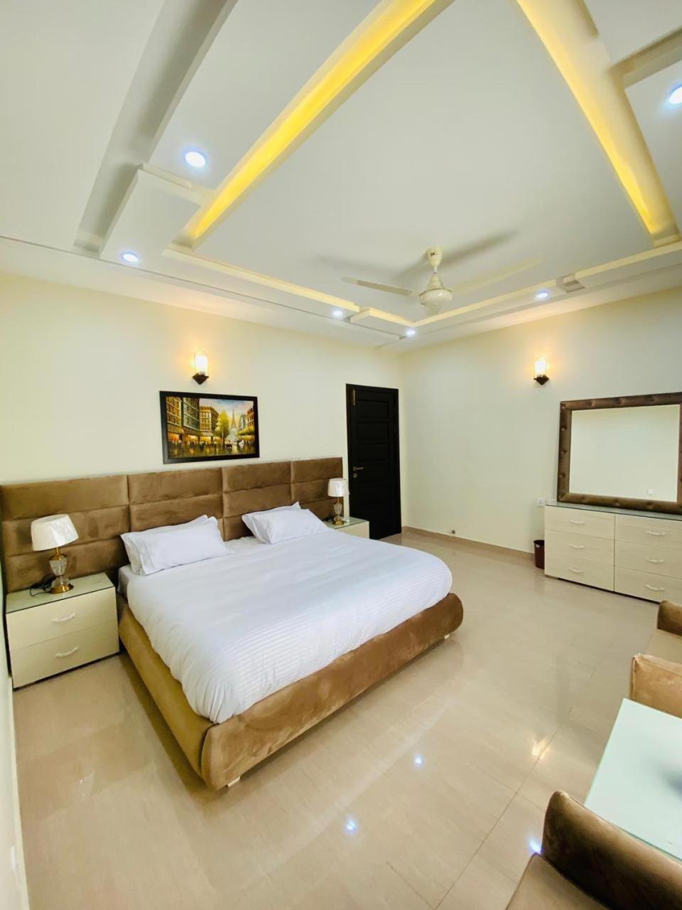 Dream Executive Guest House Исламабад Экстерьер фото