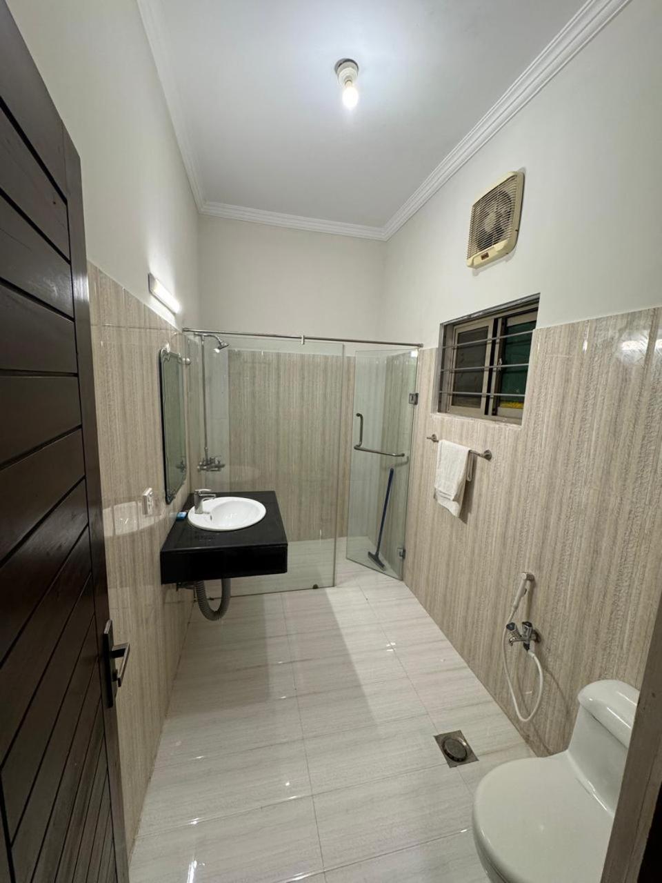 Dream Executive Guest House Исламабад Экстерьер фото