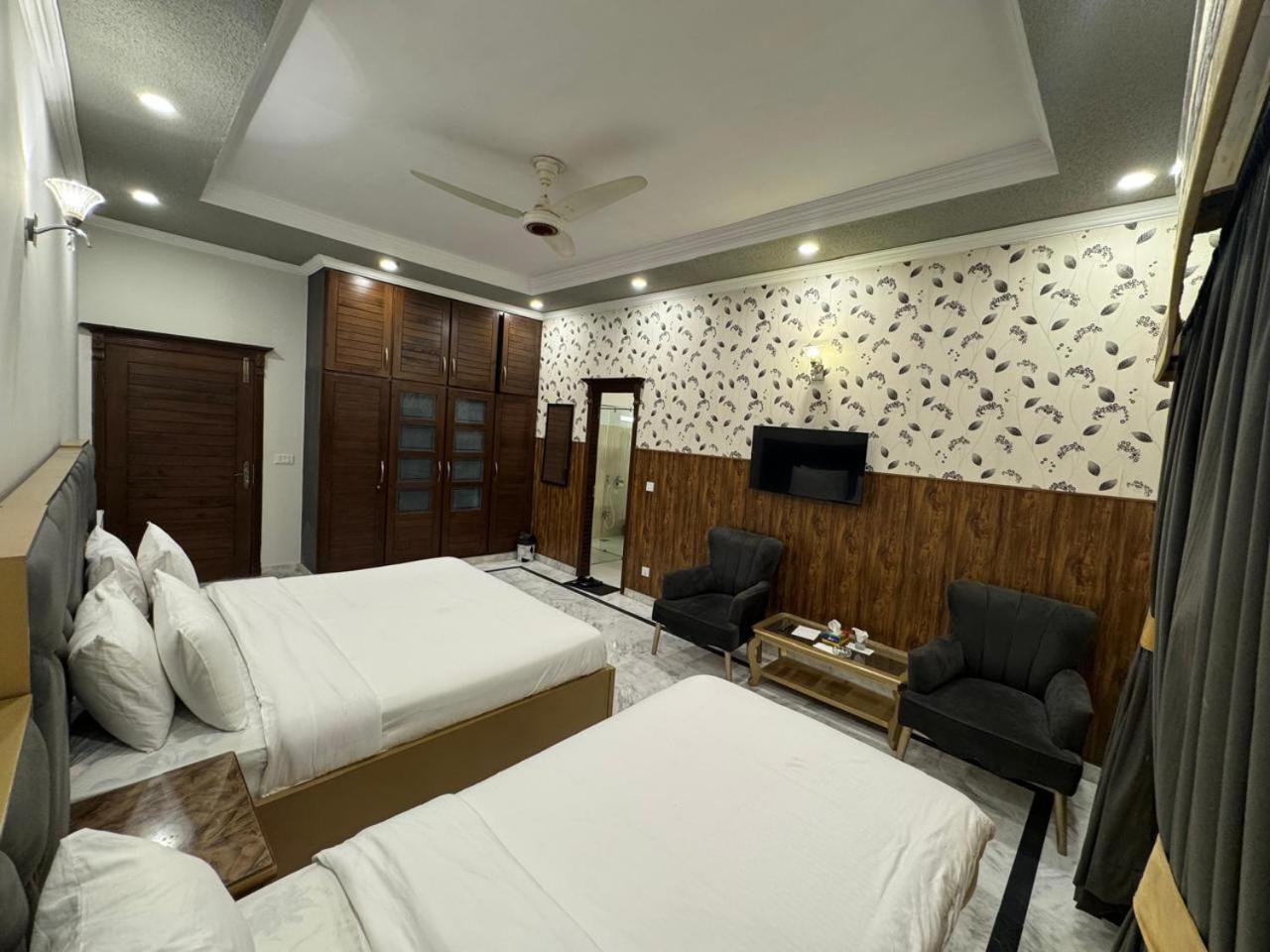 Dream Executive Guest House Исламабад Экстерьер фото
