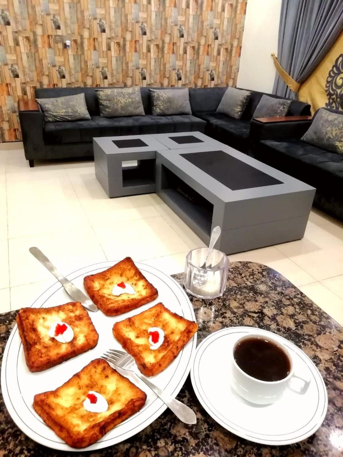 Dream Executive Guest House Исламабад Экстерьер фото